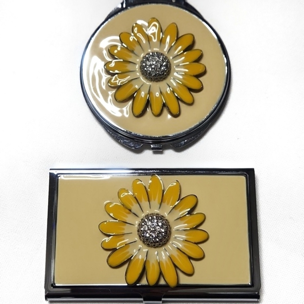 Daisy Compact and Card Holder Set